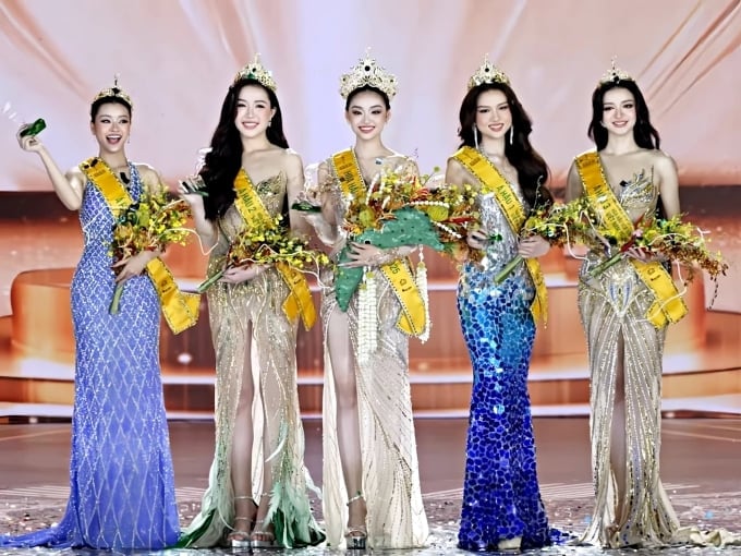 Top 5 cuộc thi từ trái qua gồm Phương Anh, Thu Trà, Yến Nhi, Thu Ngân, Đinh Y Quyên.
