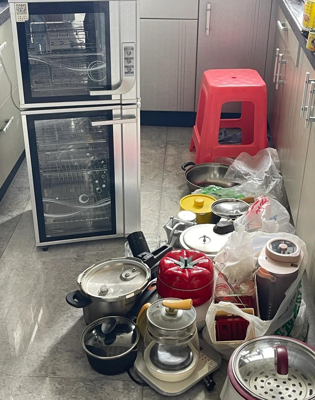 Bước vào tuổi trung niên mới hiểu: Nhà càng ít đồ đạc, cuộc sống càng nhẹ nhõm - đừng tự làm khổ mình- Ảnh 4.