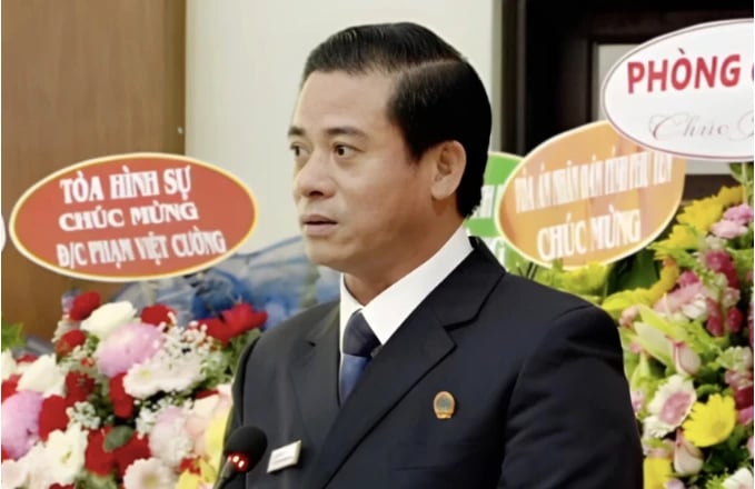 K-Homes, Chu tich K-Homes, Giam doc K-Homes, Cong ty K-Homes, Nhan vien K-Homes, Tru so K-Homes, Duong Anh Son, Nguyen Thi Minh Phuong, Cty Anh Huy Luat, Chu Anh Huy Luat anh 1