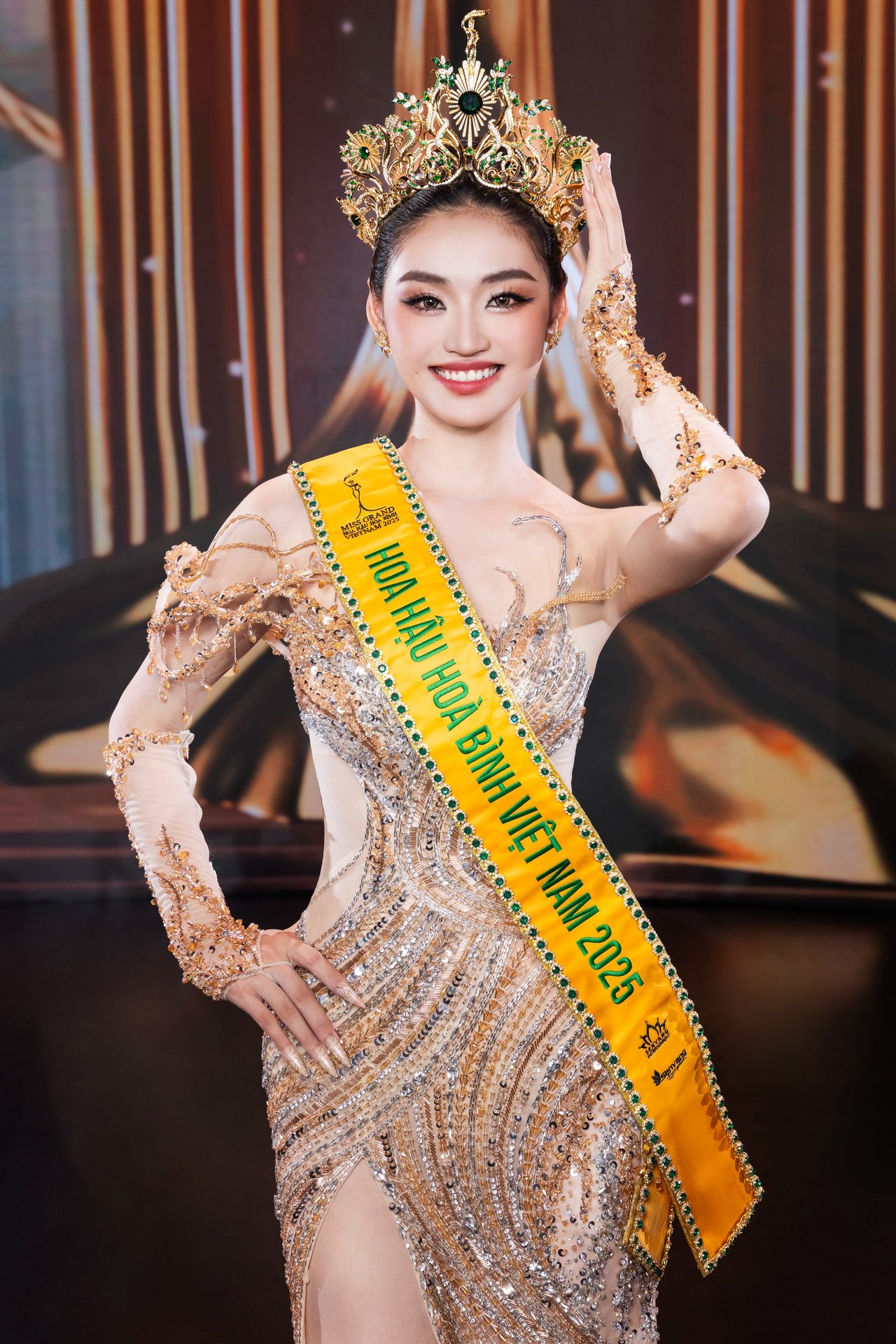 Lời hồi đáp của tân Miss Grand Vietnam 2025 về thắc mắc của cư dân mạng - Ảnh 1.