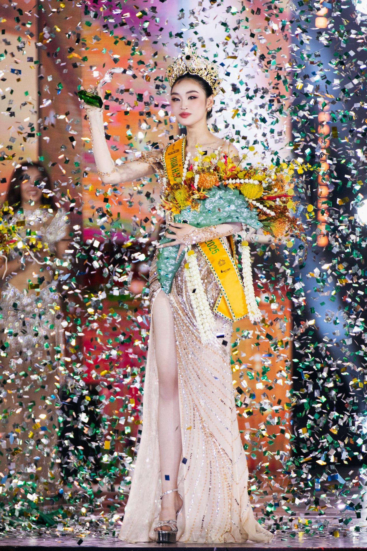 Lời hồi đáp của tân Miss Grand Vietnam 2025 về thắc mắc của cư dân mạng - Ảnh 2.