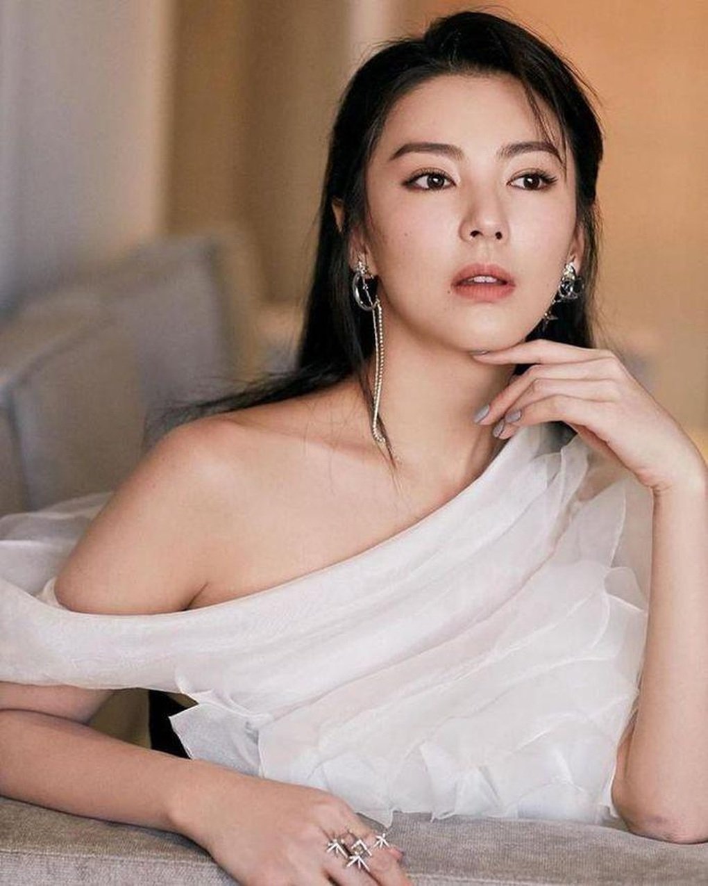 10 nữ thần dao kéo đẹp nhất Trung Quốc: Dương Mịch xếp sau Angelababy, hạng 1 là kiệt tác của phòng mổ - Ảnh 8.