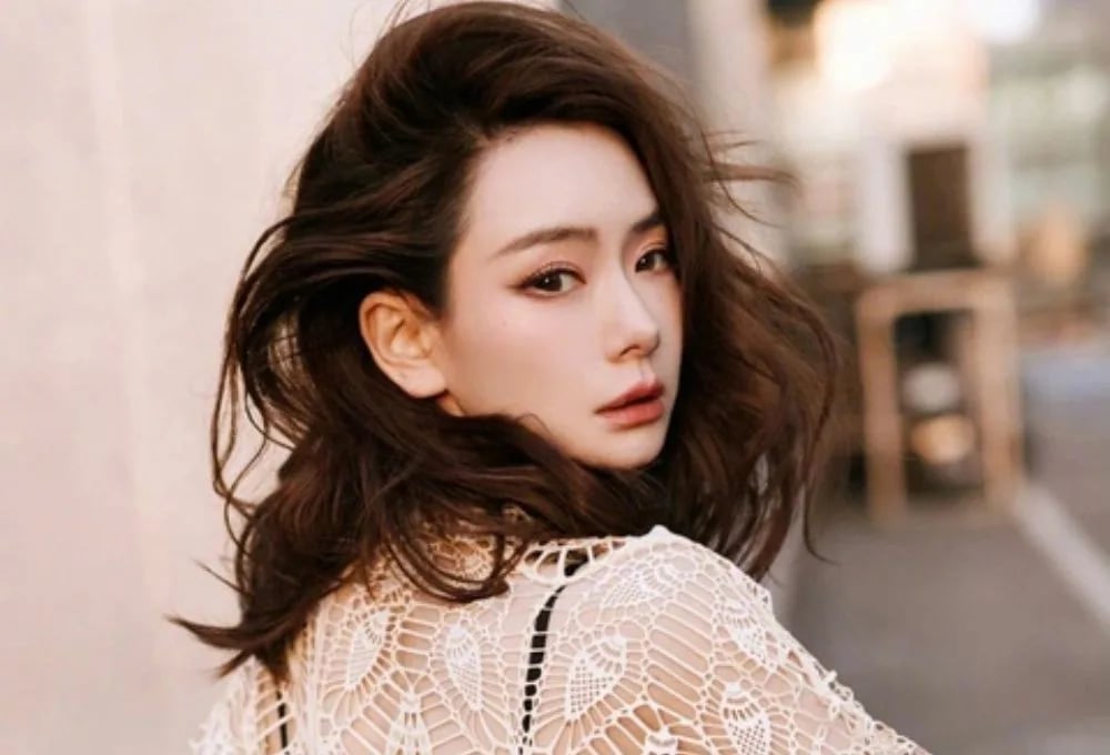 10 nữ thần dao kéo đẹp nhất Trung Quốc: Dương Mịch xếp sau Angelababy, hạng 1 là kiệt tác của phòng mổ - Ảnh 10.