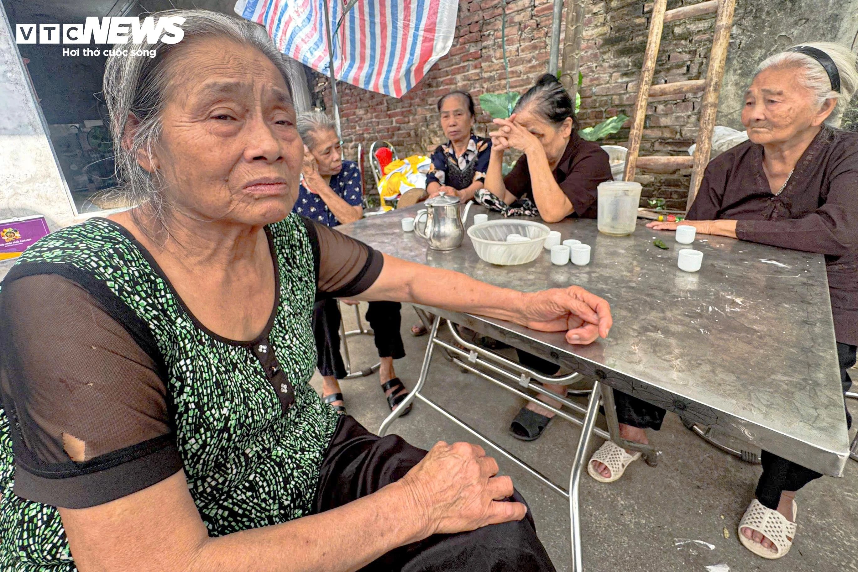xe bon tong nu sinh anh 2