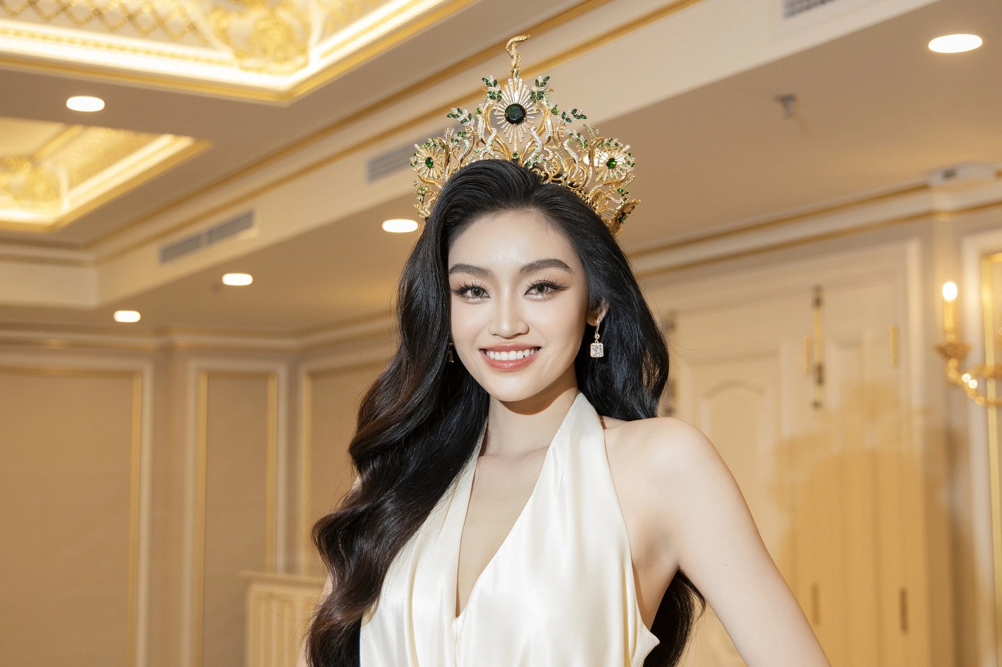 yen nhi miss grand anh 4