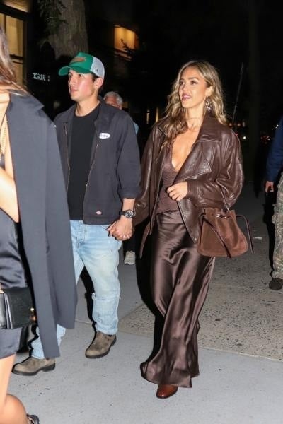 17-1758080691-jessica-alba-cong-khai-hen-ho.jpg