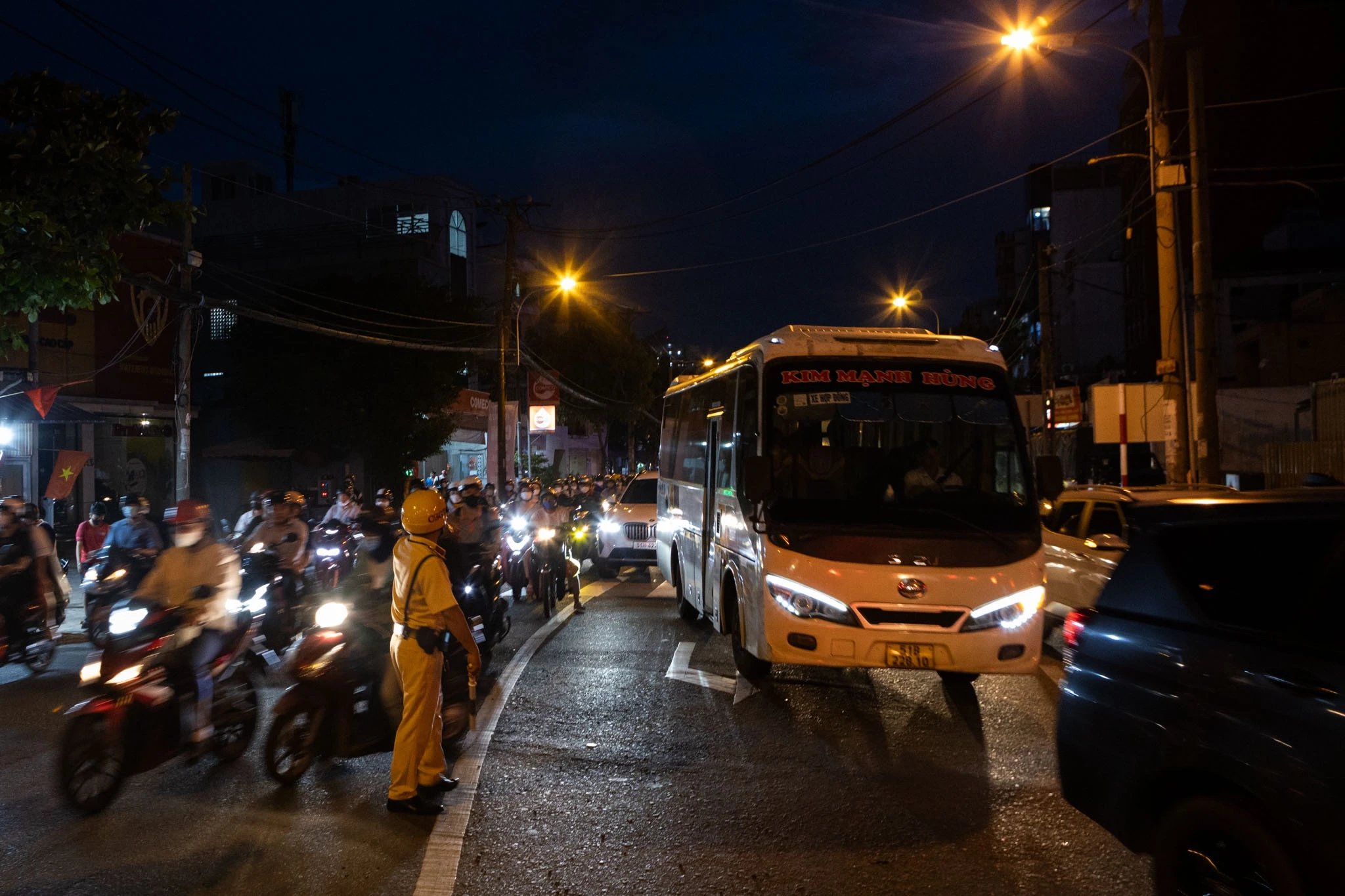17-1758082735-giao-thong-phia-dong-tphcm-sau-3-tuan-sua-cau-binh-trieu-1.jpg