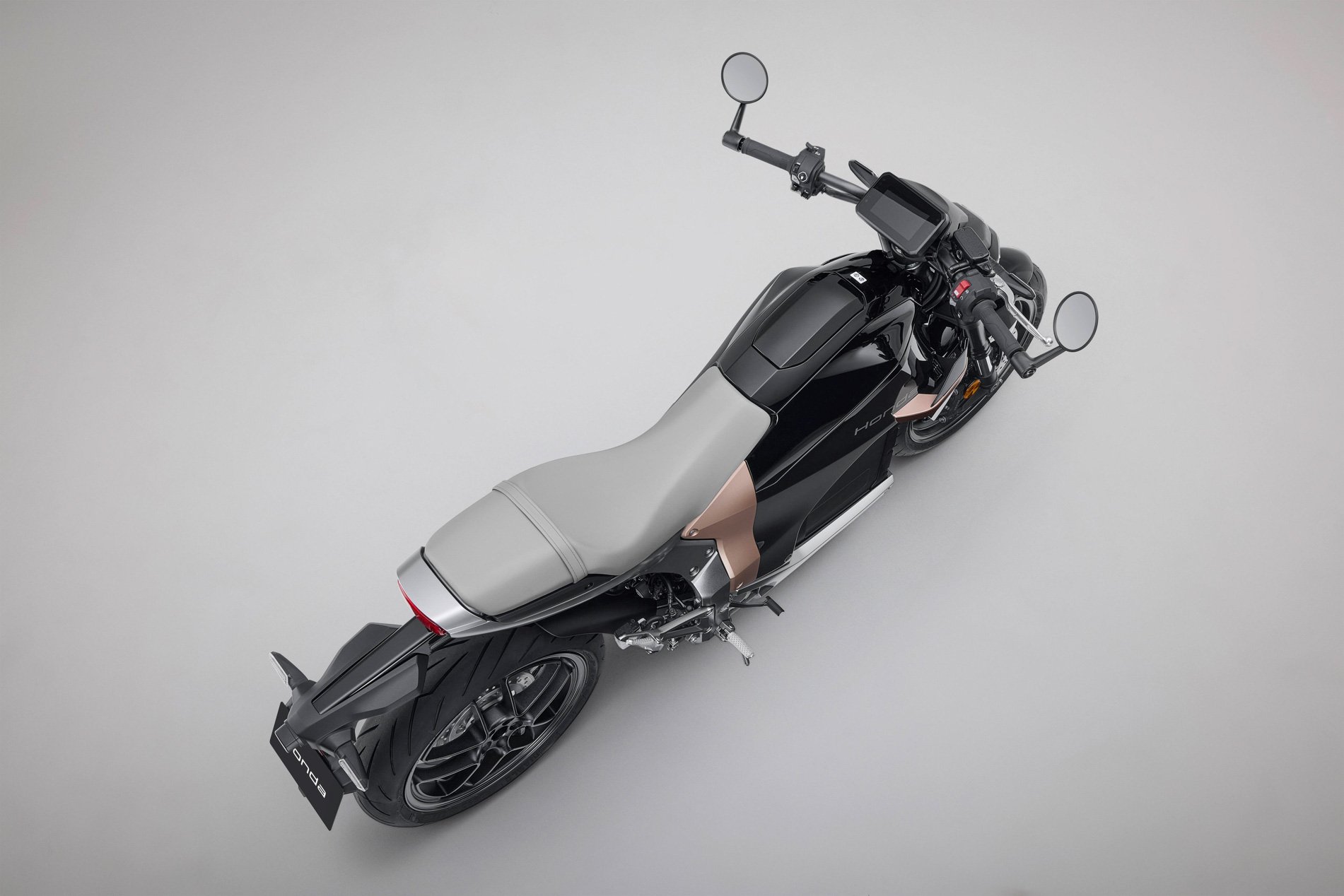 Xe máy điện Honda mới toanh vừa ra mắt: Khỏe ngang xe 1000 cc, sạc nhanh chỉ 30 phút, dáng cực đẹp - Ảnh 3.