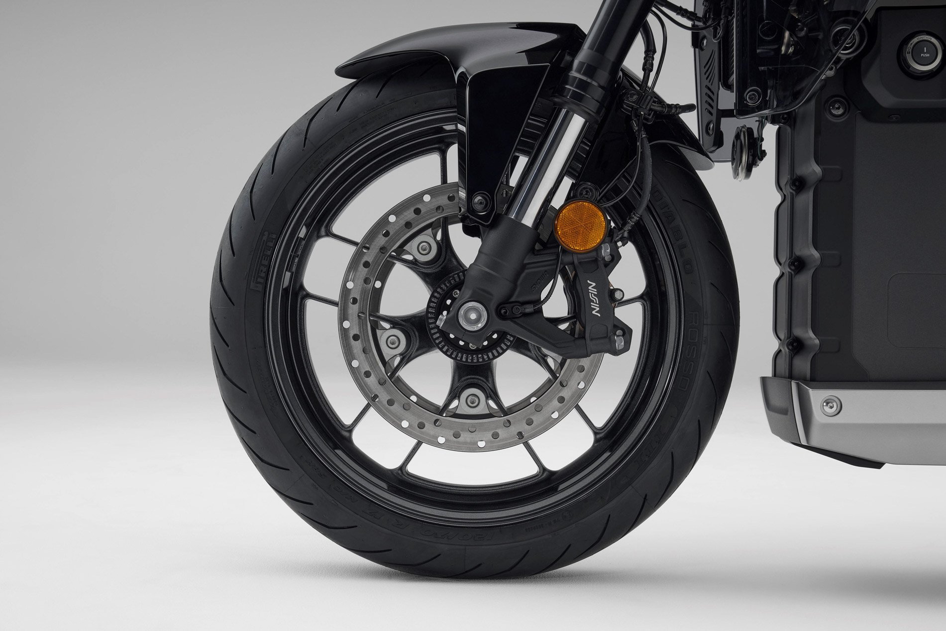 Xe máy điện Honda mới toanh vừa ra mắt: Khỏe ngang xe 1000 cc, sạc nhanh chỉ 30 phút, dáng cực đẹp - Ảnh 4.