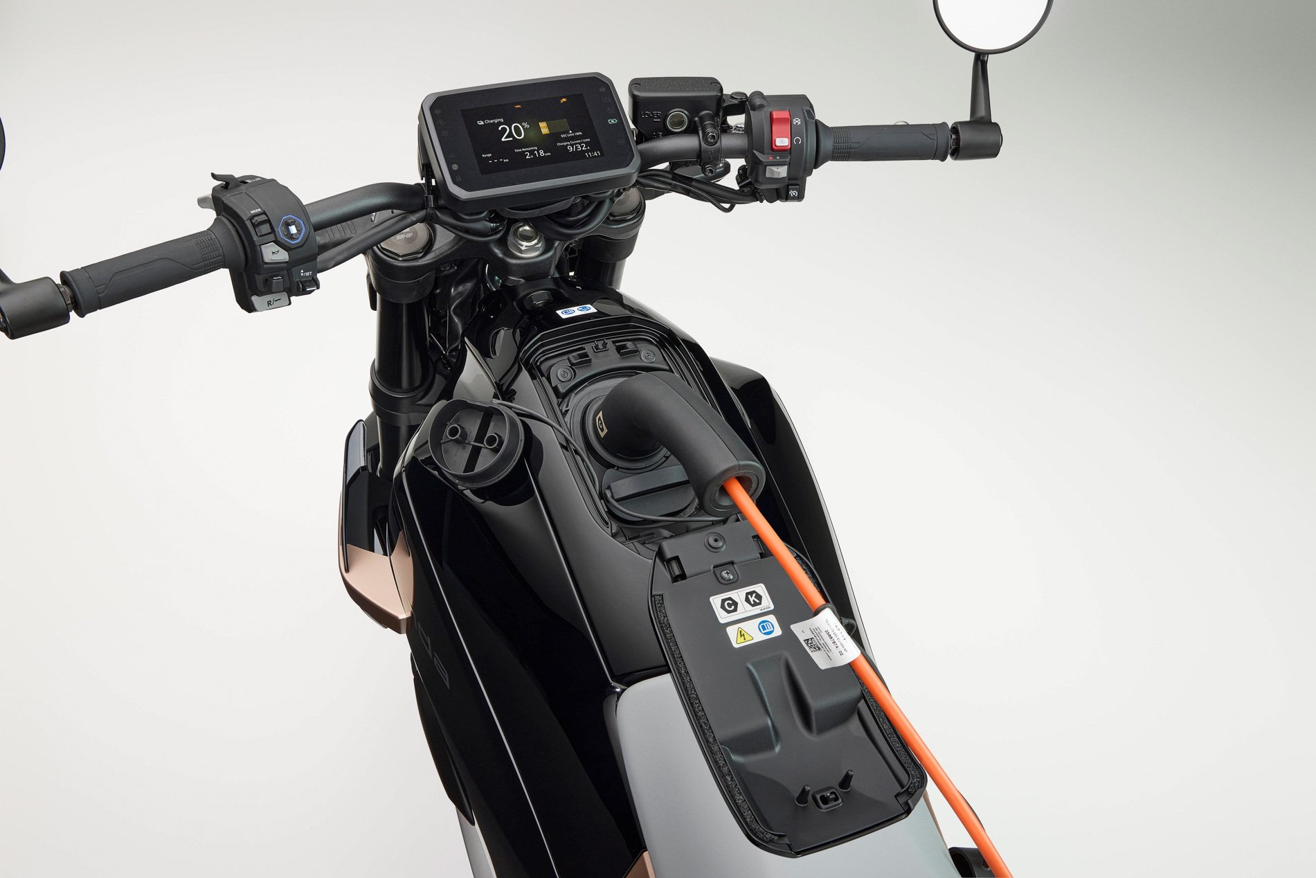Xe máy điện Honda mới toanh vừa ra mắt: Khỏe ngang xe 1000 cc, sạc nhanh chỉ 30 phút, dáng cực đẹp - Ảnh 7.