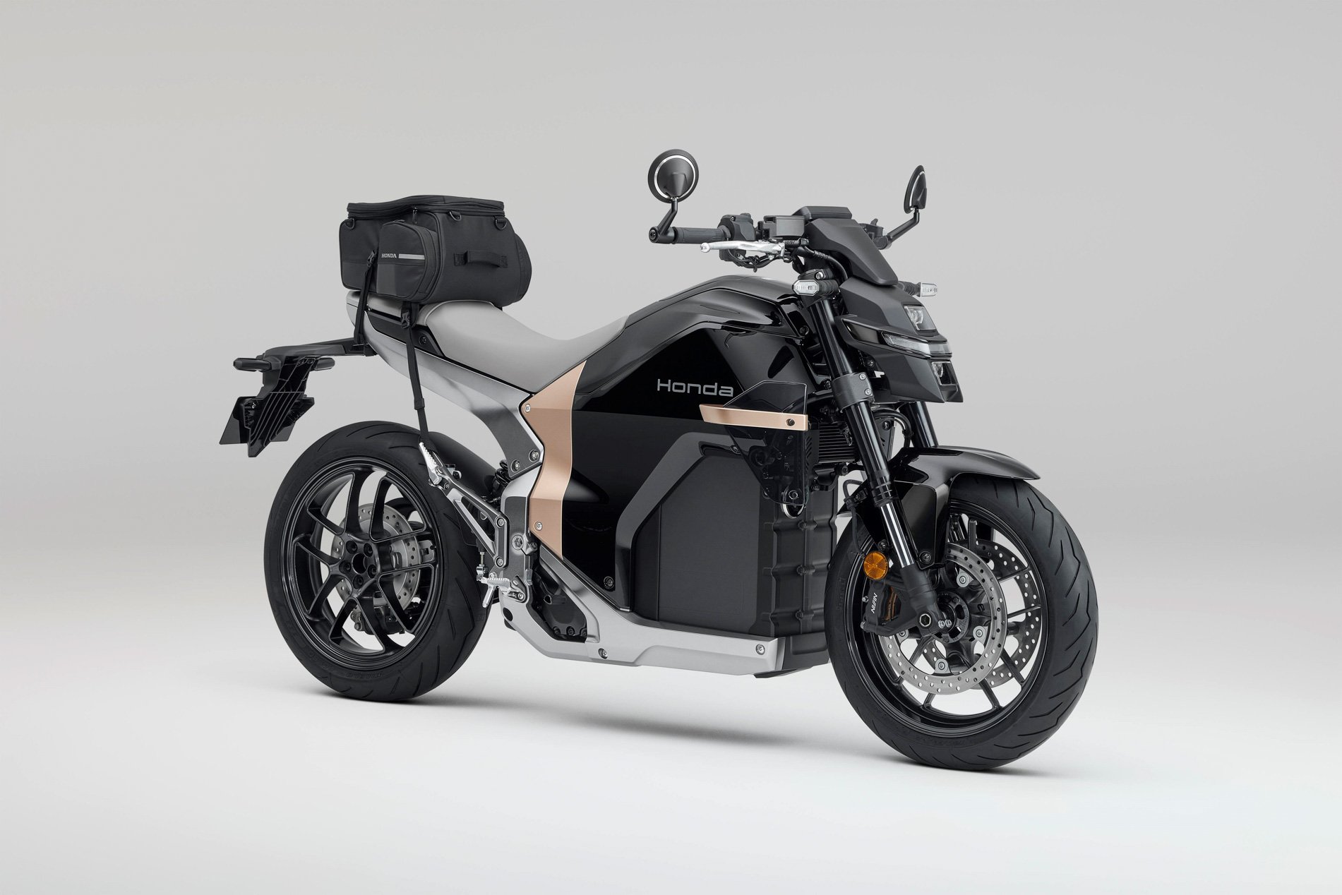 Xe máy điện Honda mới toanh vừa ra mắt: Khỏe ngang xe 1000 cc, sạc nhanh chỉ 30 phút, dáng cực đẹp - Ảnh 8.