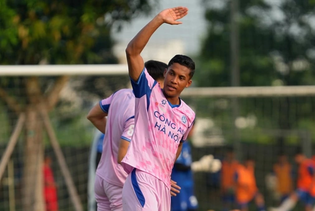 17-1758100375-roi-phap-adou-minh-chon-viet-nam-de-tim-ban-nga.jpg