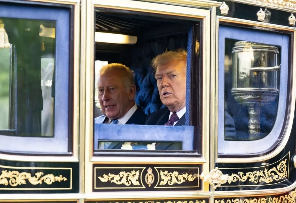 17-1758121009-ong-trump-duoc-don-tiep-trong-the-chua-tung-co-tien-le.jpg