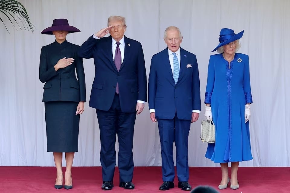 17-1758121010-ong-trump-duoc-don-tiep-trong-the-chua-tung-co-tien-le.jpg