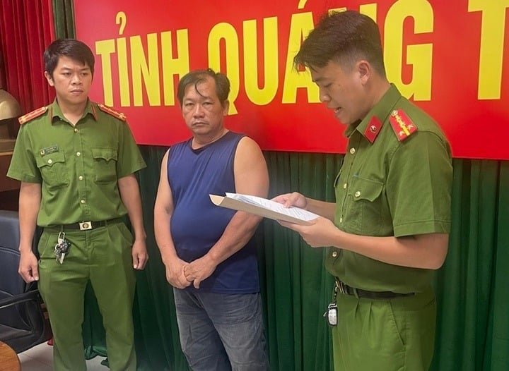 18-1758155249-xe-tai-lao-vao-cho-lam-12-nguoi-thuong-vong-dau-don-nhin-vo-mang-bau-tu-nan.jpg
