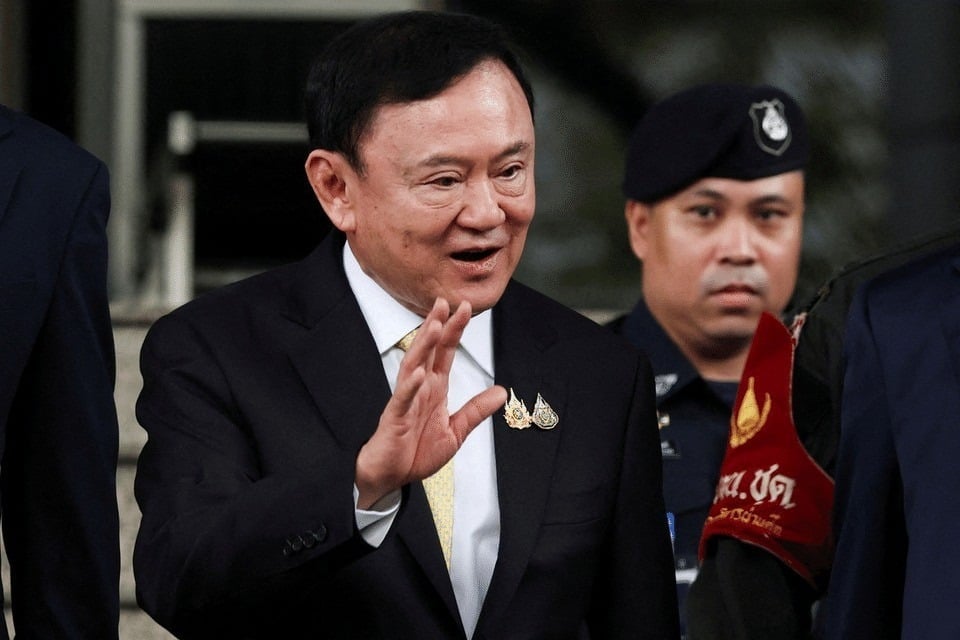 18-1758157180-thuc-hu-tin-cuu-thu-tuong-thai-lan-thaksin-mua-pizza-dai-6500-can-bo-trai-giam-va-ban-tu.jpg