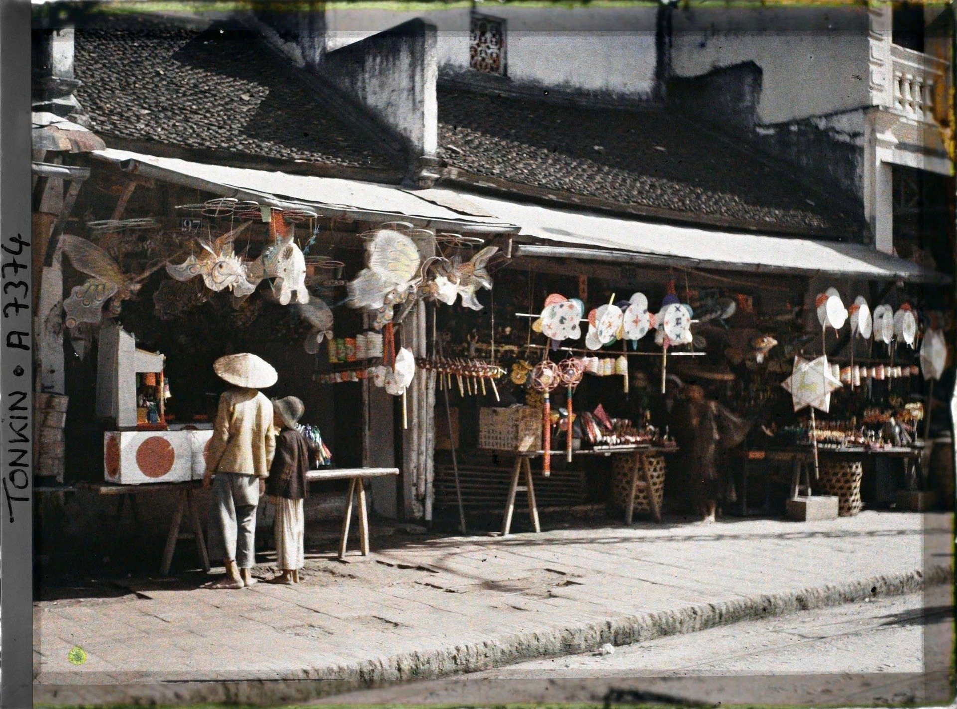 18-1758169978-anh-hiem-ve-trung-thu-hon-100-nam-truoc-o-ha-noi.jpg
