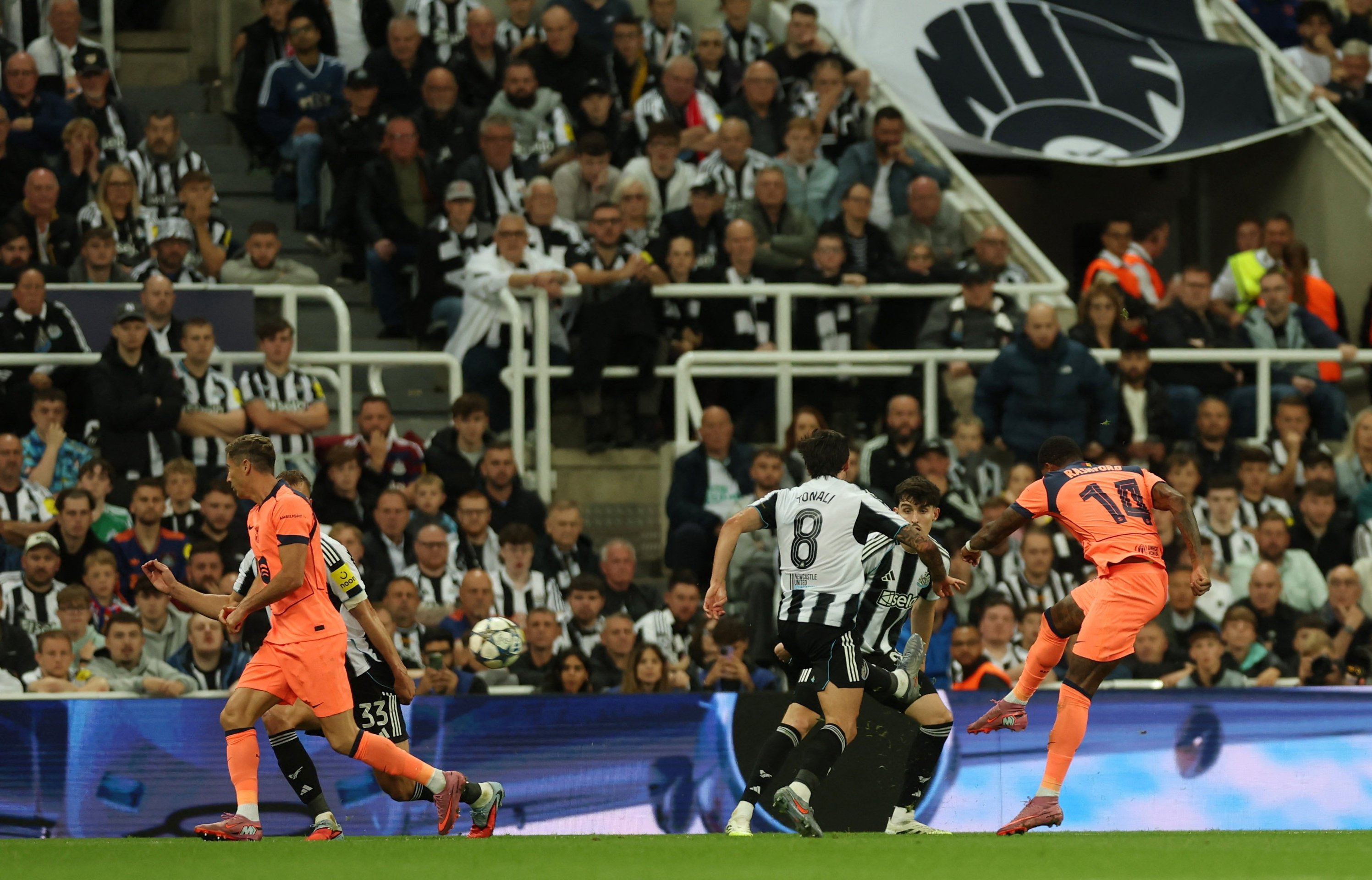 19-1758239342-rashford-ruc-sang-o-champions-league.jpg