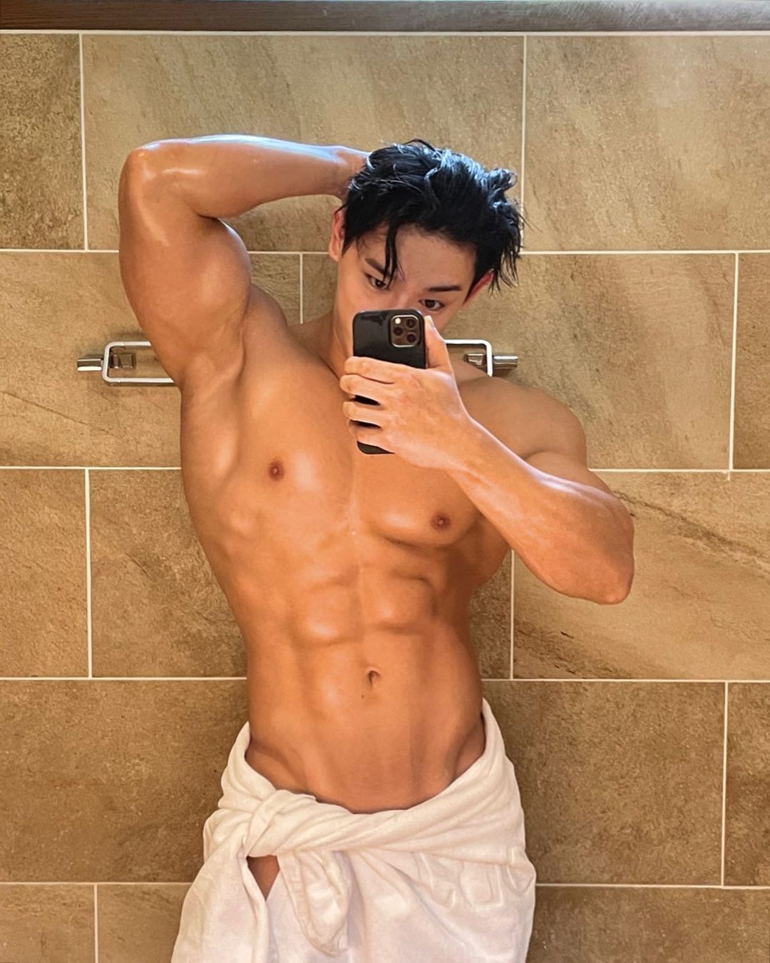 Nam ca sĩ gây bão với bức ảnh selfie 2 triệu view, dân mạng sốc vì 1 thứ không phải gương mặt!- Ảnh 2.