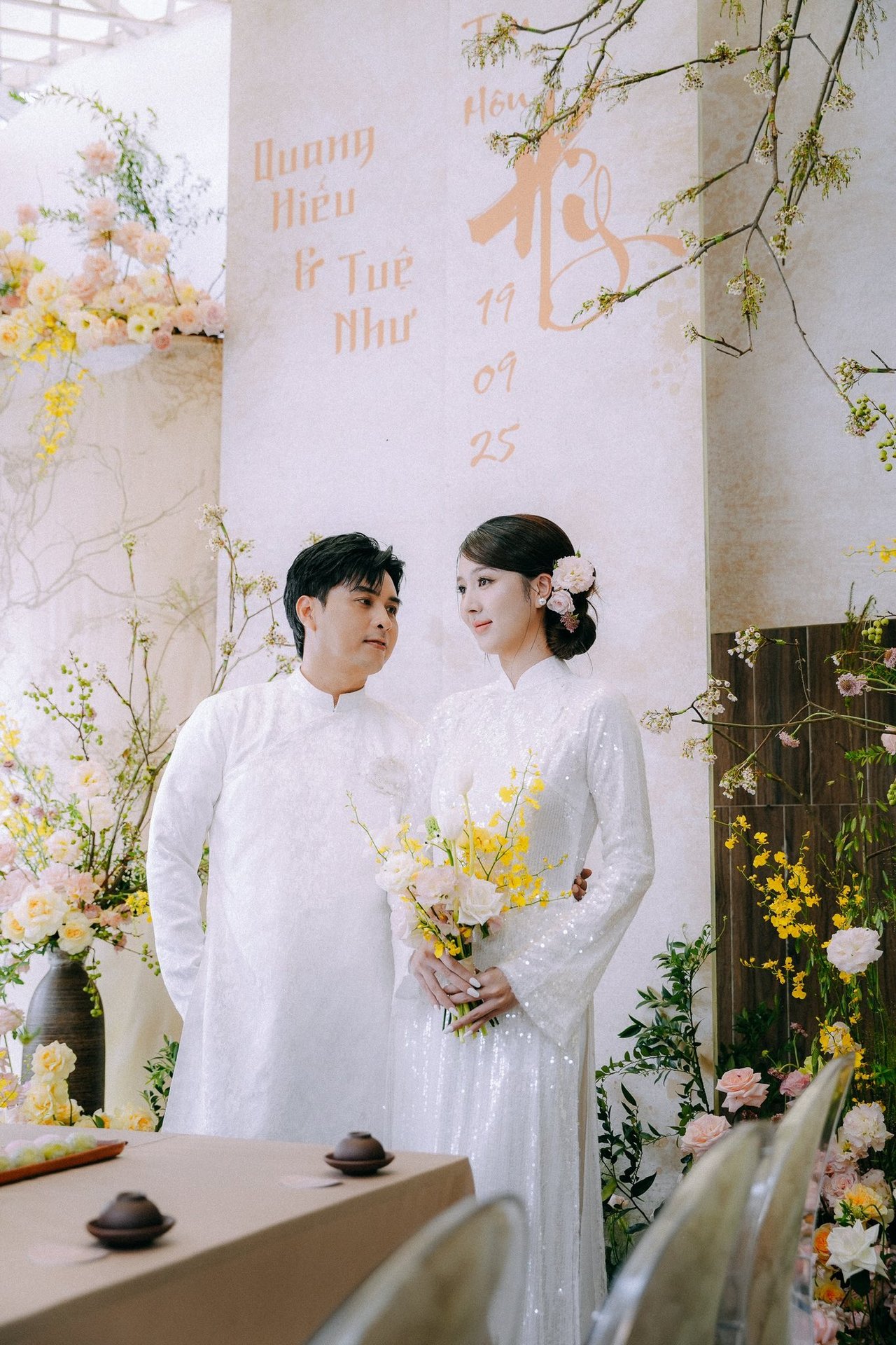 Hôn lễ Hồ Quang Hiếu sáng nay: Visual cô dâu quá xinh, cặp đôi làm 1 điều chưa từng có trong tiền lệ Vbiz!- Ảnh 1.
