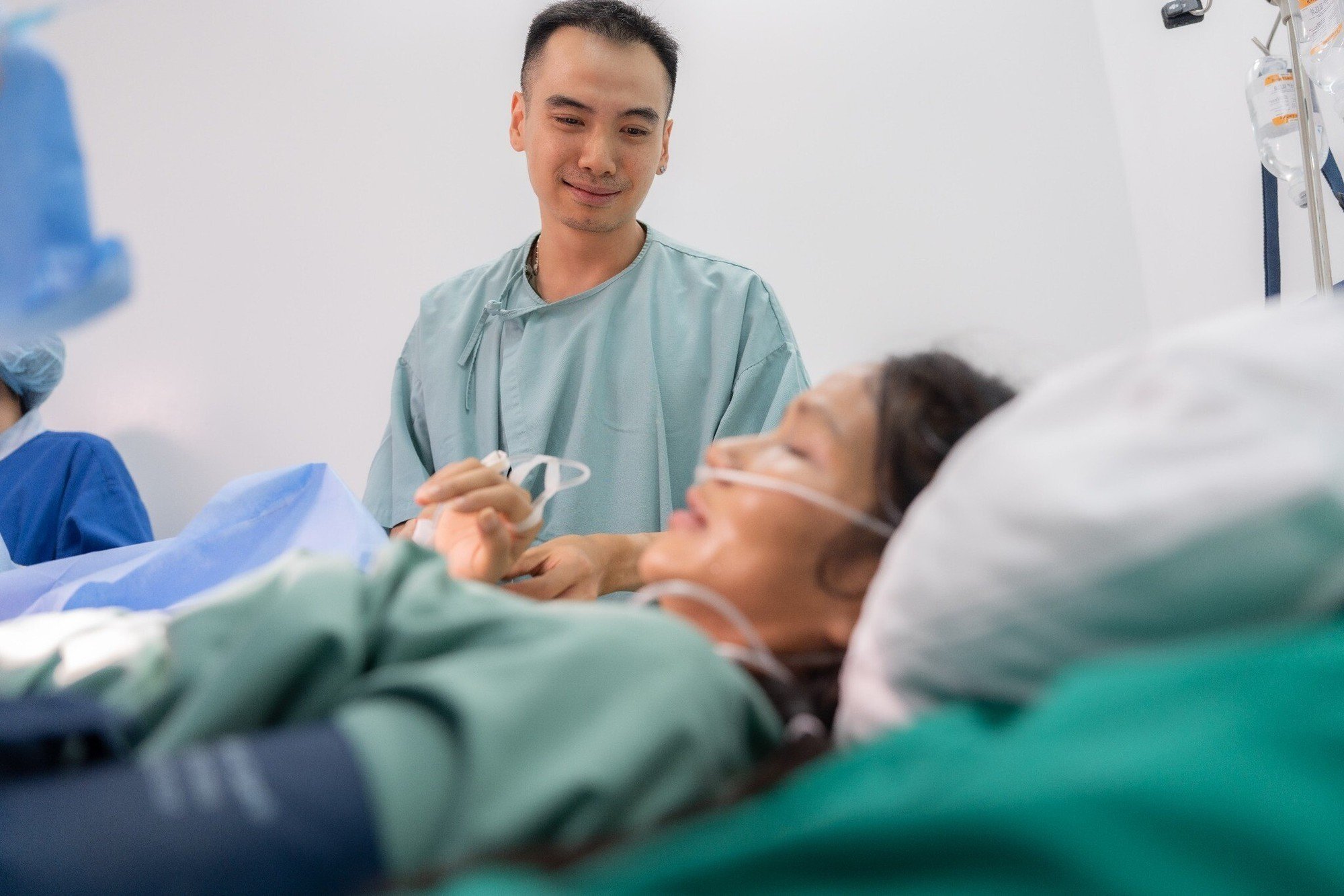 Hoa hậu H'Hen Niê sinh con đầu lòng: Chồng nhiếp ảnh gia khóc khi vợ "vượt cạn", em bé chào đời trông cực yêu - Ảnh 2.