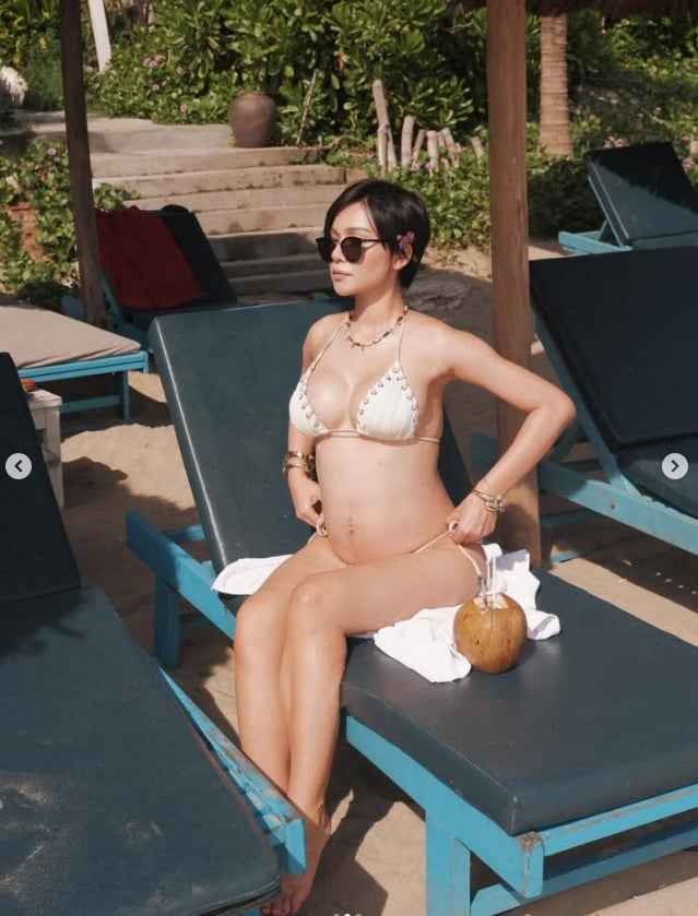 Bỏng mắt trước bộ ảnh bikini của