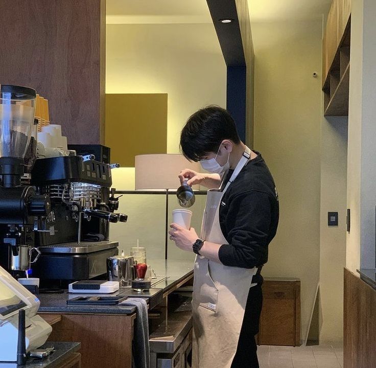 Tân sinh viên ở chung cư 5 tỷ đồng vẫn đi làm phục vụ quán cafe, chạy xe đạp điện: Bí mật của người giàu!- Ảnh 2.