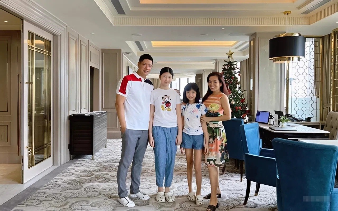 Nam nghệ sĩ cưới đại gia hơn 4 tuổi, U50 nhan sắc gây tiếc nuối, rời showbiz, ở biệt thự TP.HCM xa hoa - Ảnh 6.