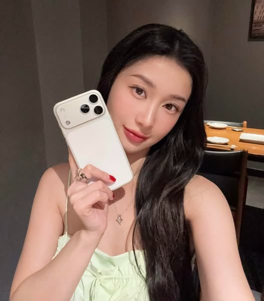 Phó tổng Đỗ Quang Vinh choáng vì iPhone 17 Pro Max: