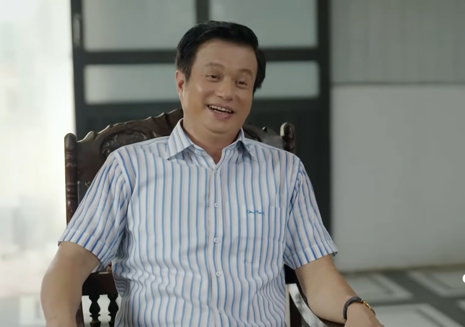 'Có anh, nơi ấy bình yên' tập 30: Chủ tịch xã Thứ hoang mang khi nhà báo nhắc tới sai phạm mỏ đá - Ảnh 2.