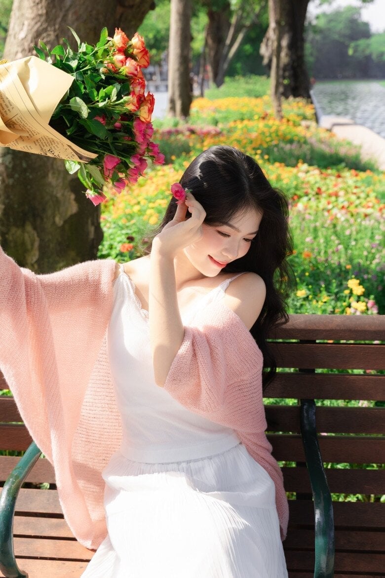 Vạn vật đều thua mùa thu Hà Nội: Địa điểm amp;#34;hotamp;#34; nhất Thủ đô 1 mét vuông 10 amp;#34;nàng thơamp;#34; - 1
