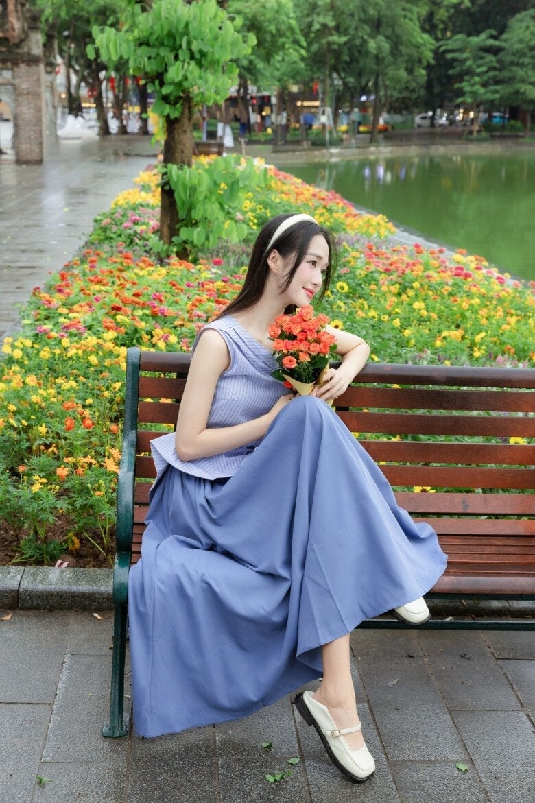Nhiều người còn chuẩn bị trang phục phù hợp với phong cách “nàng thơ”, mang theo cả máy ảnh chuyên nghiệp, tấm hắt sáng để có được những bức hình chỉn chu (Ảnh: Chiến Hữu Nguyễn)