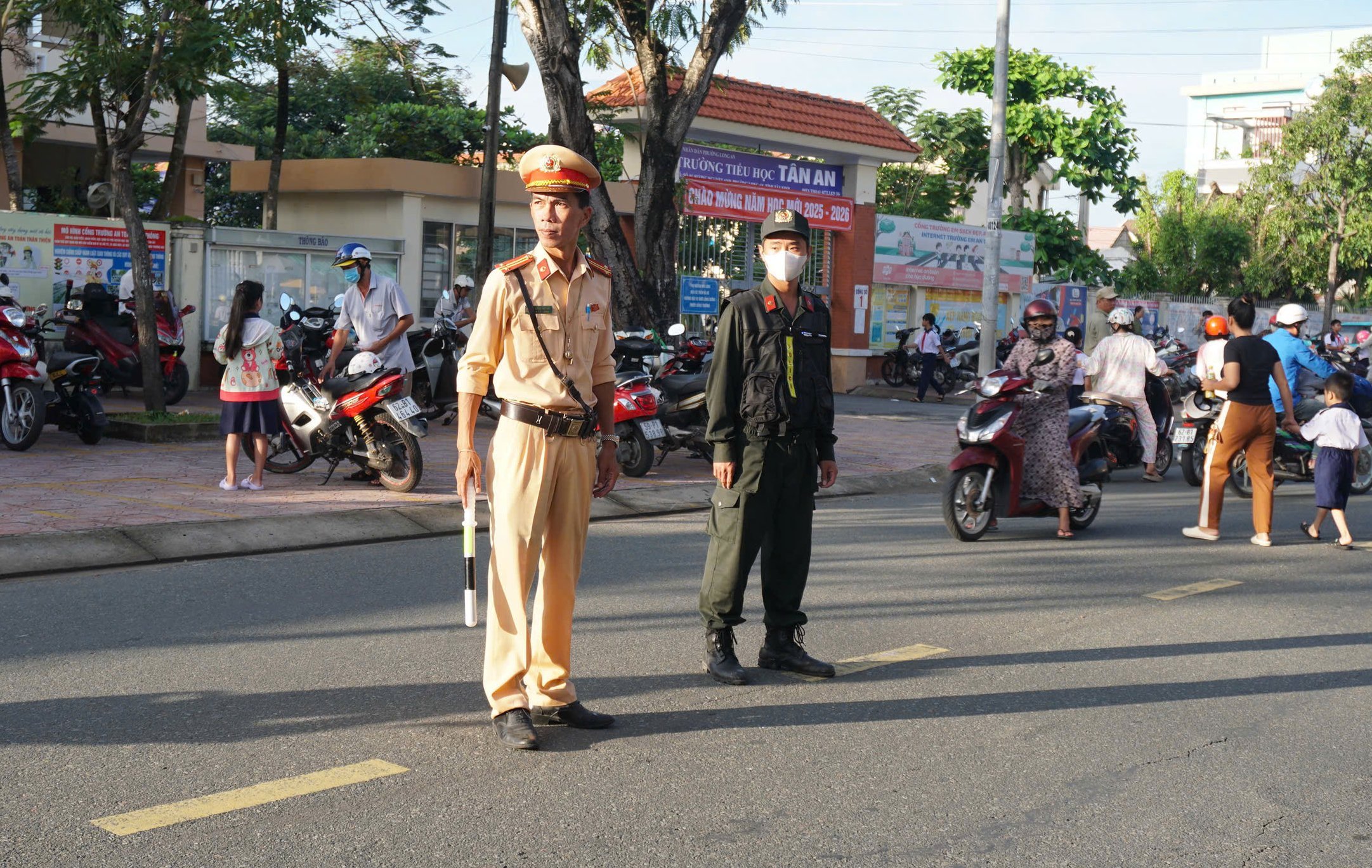 Học sinh, sinh viên leo dải phân cách, vi phạm nồng độ cồn, CSGT TP HCM đưa ra khuyến cáo đặc biệt- Ảnh 1.