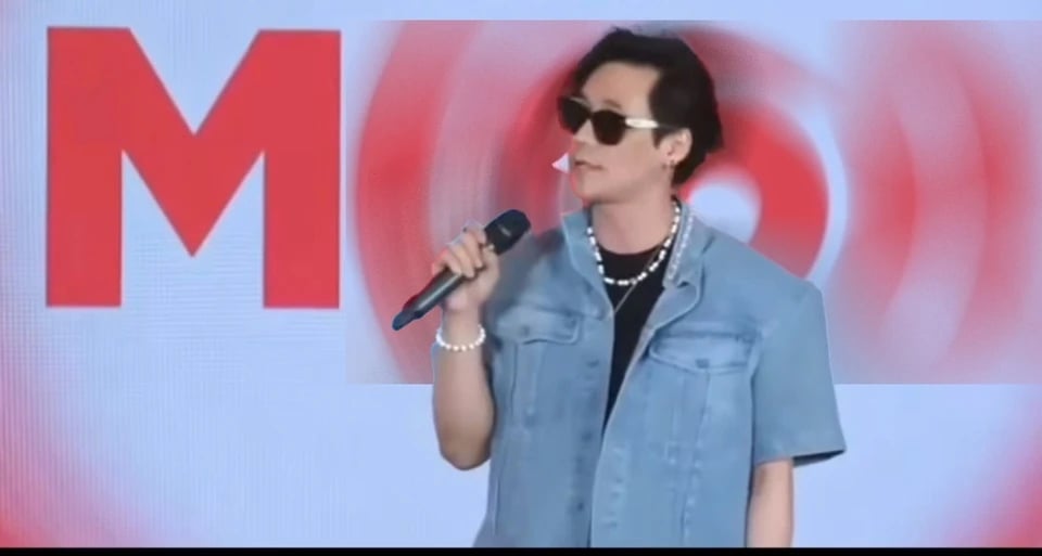 23-1758598746-khanh-phuong-ho-quang-hieu-hat-mung-sinh-nhat-nha-cai.jpg
