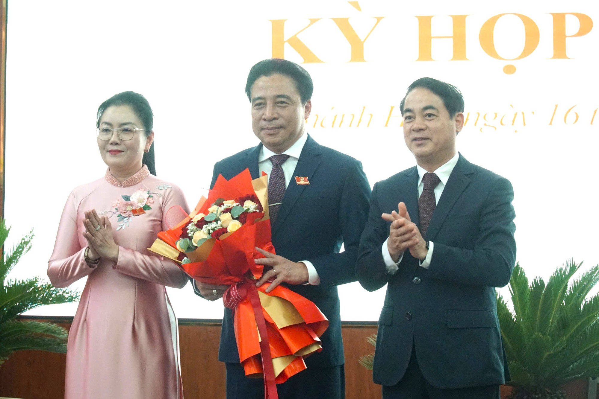 Thủ tướng phê chuẩn Chủ tịch UBND 2 tỉnh Thanh Hóa và Khánh Hòa - Ảnh 2.