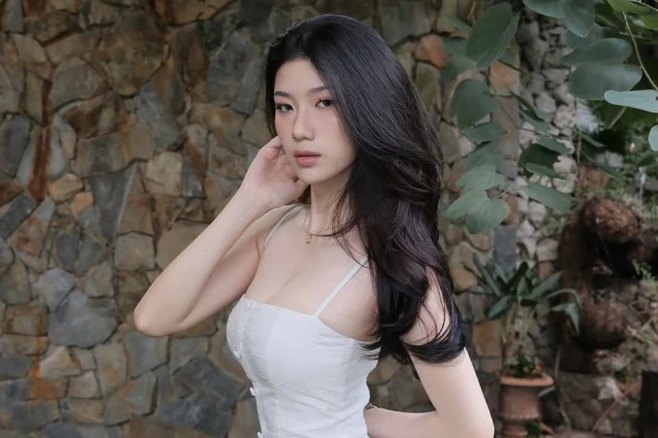 23-1758611503-hot-girl-len-tieng-khi-bi-ban-trai-cu-tung-tin-nhan-nhay-cam-voi-negav.jpeg