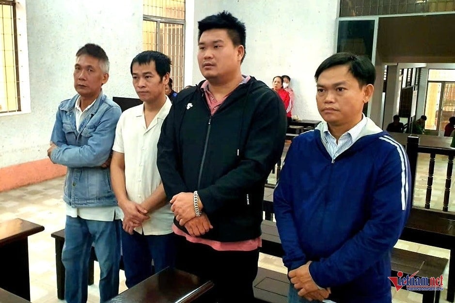 23-1758616619-phat-tu-4-nguoi-mua-ban-su-dung-hoa-chat-doc-hai-san-xuat-hang-tan-gia-do.jpg