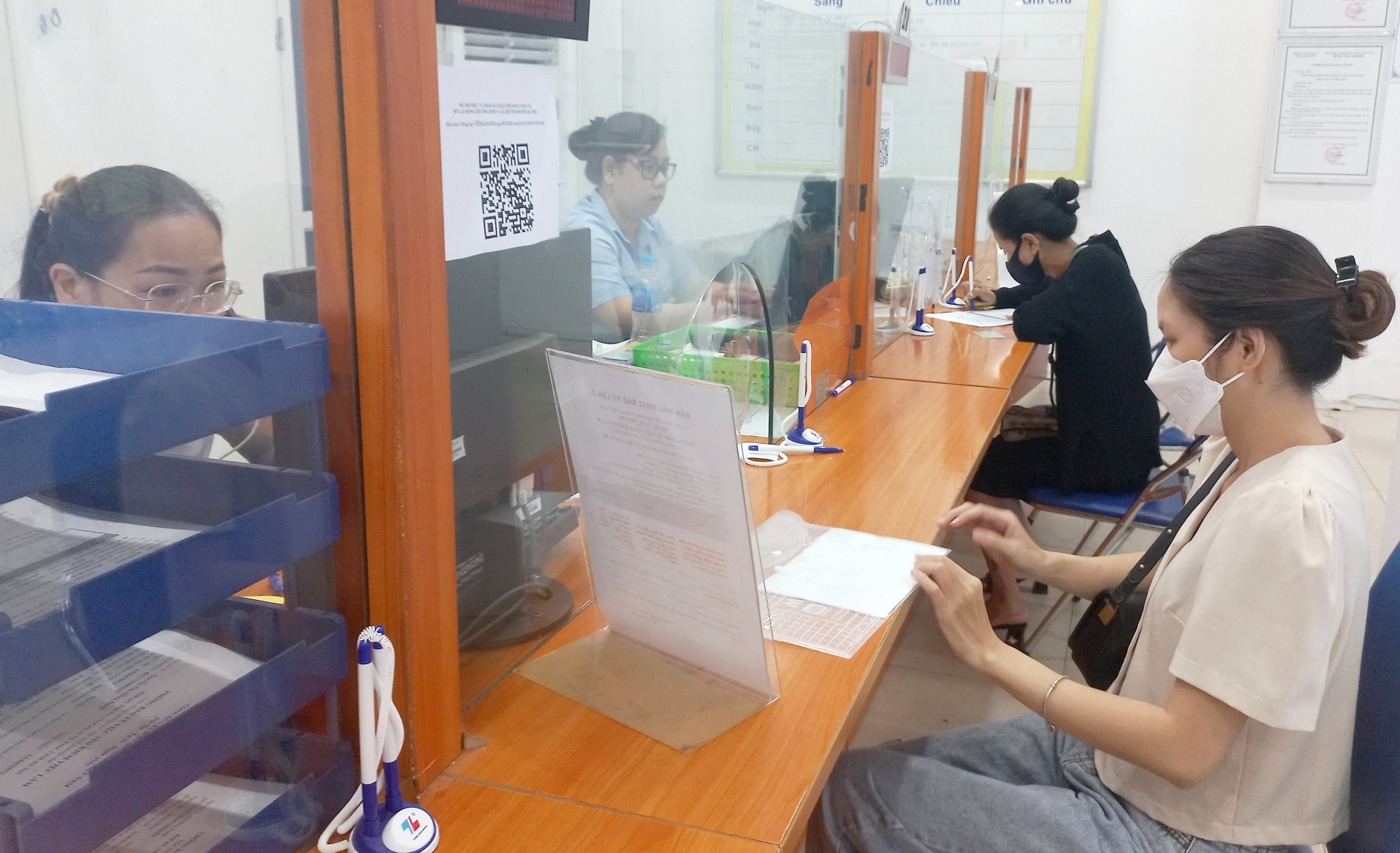 23-1758617829-ha-noi-so-nguoi-huong-tro-cap-that-nghiep-giam-manh.jpg