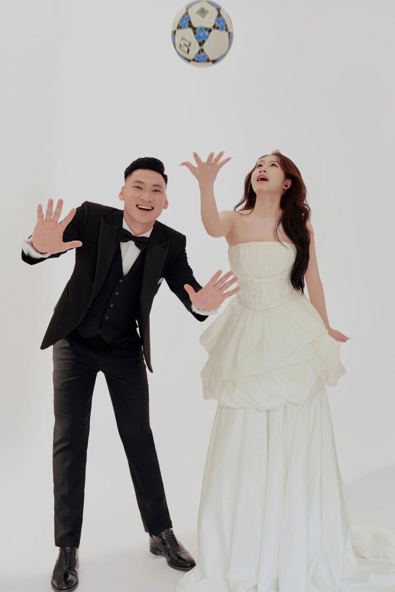 23-1758638225-thu-mon-tuyen-viet-nam-cuoi-chi-dep-tiep-vien-hang-khong.jpg