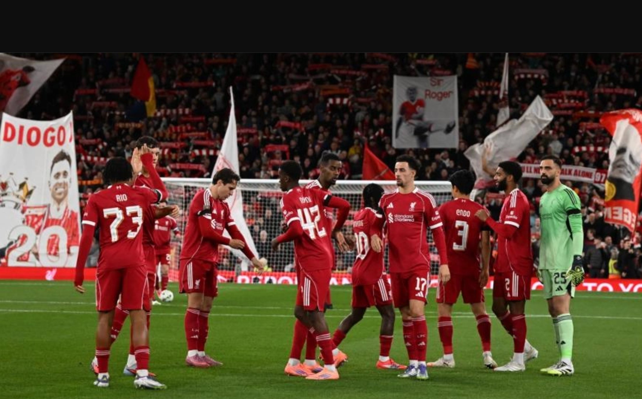 Ekitike làm người hùng lẫn tội đồ, Liverpool chật vật vượt vòng 3 League Cup- Ảnh 1.