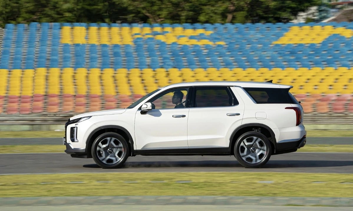 xe 7 cho may dau chon hyundai palisade hay ford everest hinh anh 5