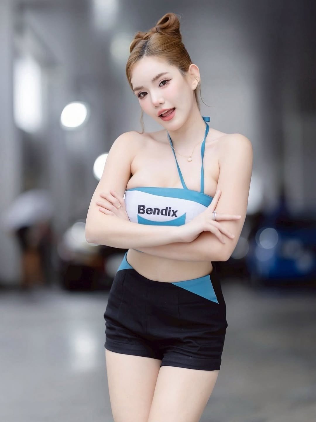 24-1758683724-hoa-hau-thai-lan-lo-clip-nhay-cam-tiep-tuc-gap-song-gio.jpg