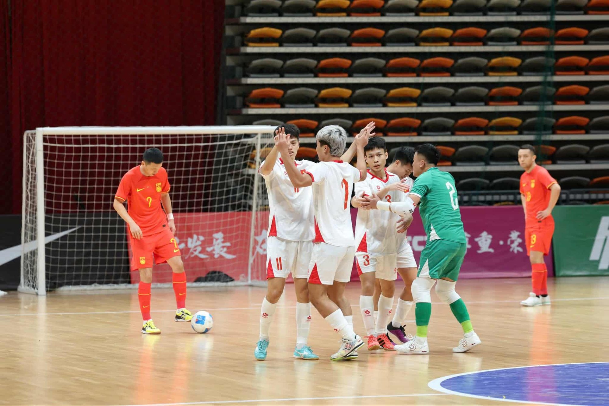 Báo Trung Quốc: “Thật ê chề khi thua tuyển Việt Nam 2-7”- Ảnh 1.