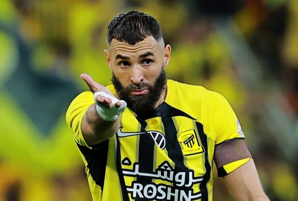24-1758700026-muc-gia-gay-soc-de-mourinho-chieu-mo-benzema.jpg
