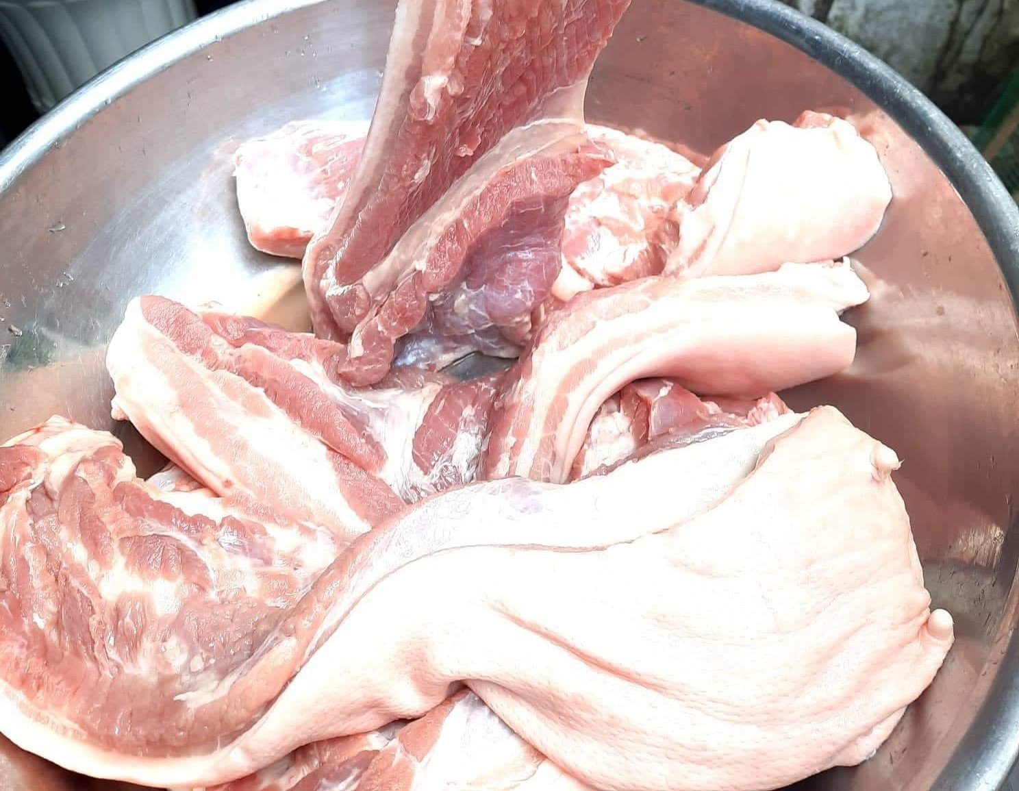 Bỏ thêm thứ này vào nồi, thịt luộc không còn bị hôi, miếng nào cũng trắng tinh, ngon ngọt - Ảnh 2.