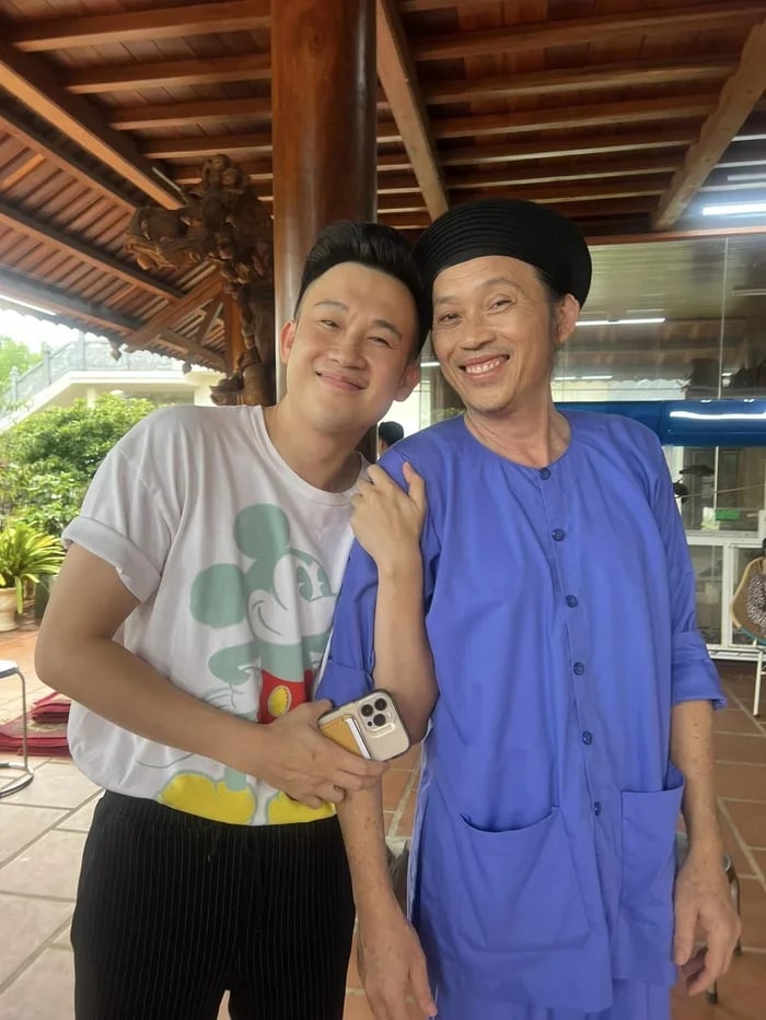 25-1758765042-xon-xao-truoc-hinh-anh-tieu-tuy-cua-nghe-si-hoai-linh-saostarvn.webp