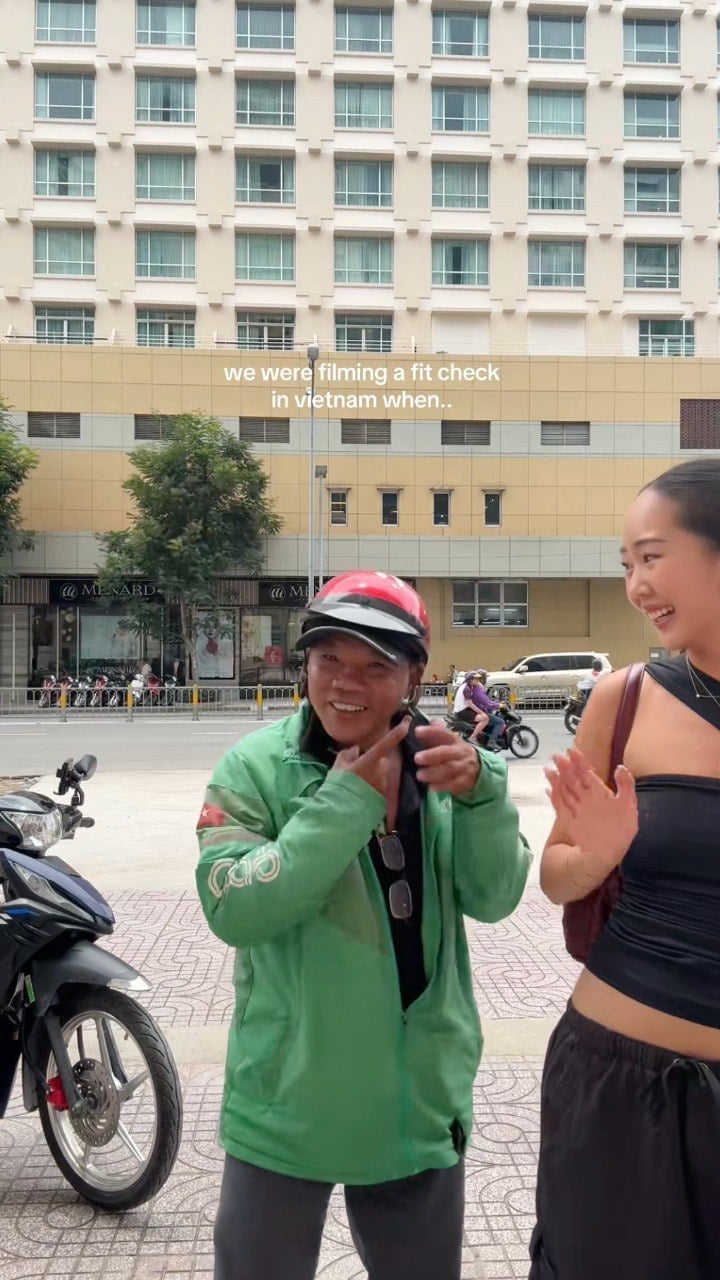 Cuốn sổ tay nhỏ bé của anh tài xế Việt khiến hai khách Tây xúc động vô cùng- Ảnh 5.