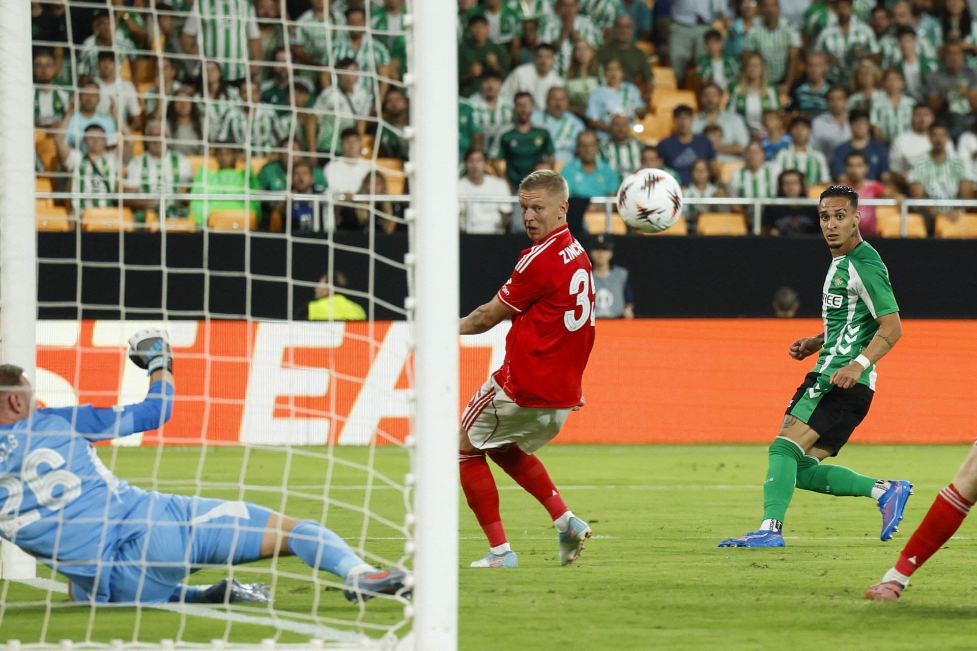 EFE - Antony Betis Nottingham 2 2.jpg