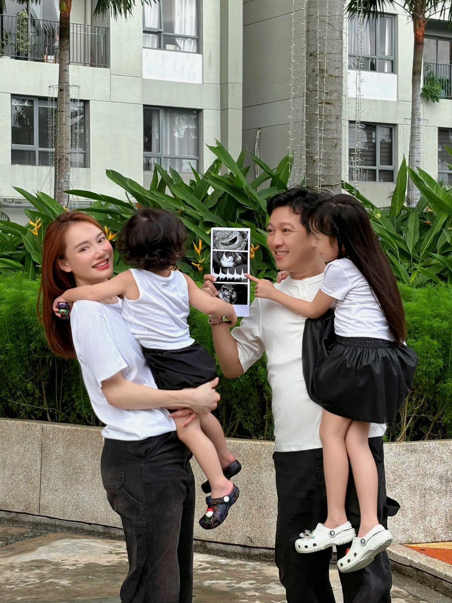 Nhã Phương xác nhận đang mang thai lần 3, Trường Giang vui quá nên sai 1 thông tin cực quan trọng!- Ảnh 1.