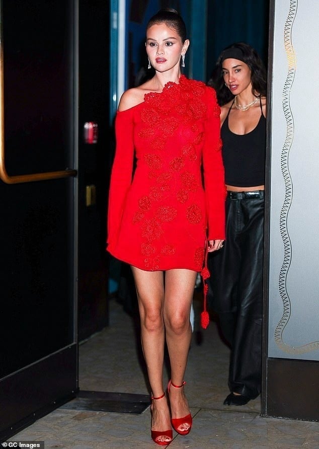 Selena Gomez lộ tin nóng về 
